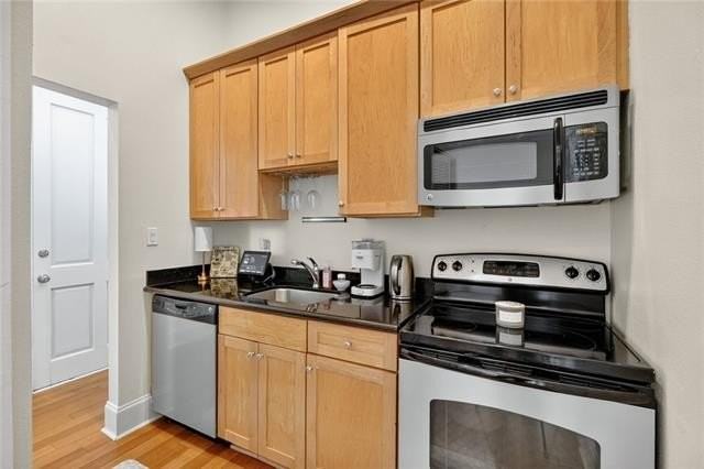 1544 Camp St #9 - Photo 6 of 12