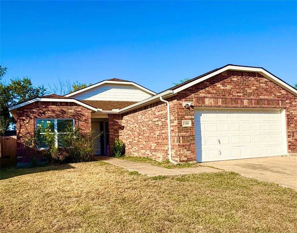 3201 Royal Crest Dr - Photo 2 of 16