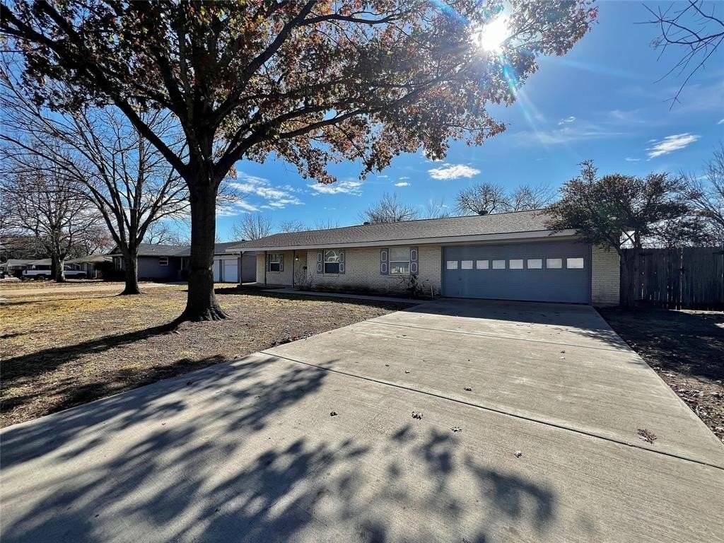 725 Danish Dr - Photo 3 of 22