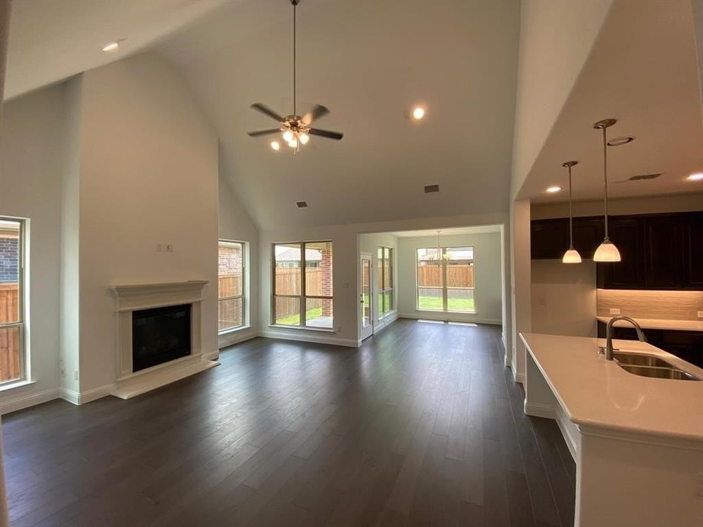 405 Ambrose St - Photo 4 of 27