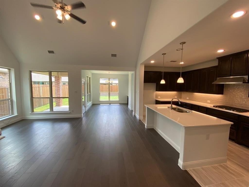 405 Ambrose St - Photo 5 of 27