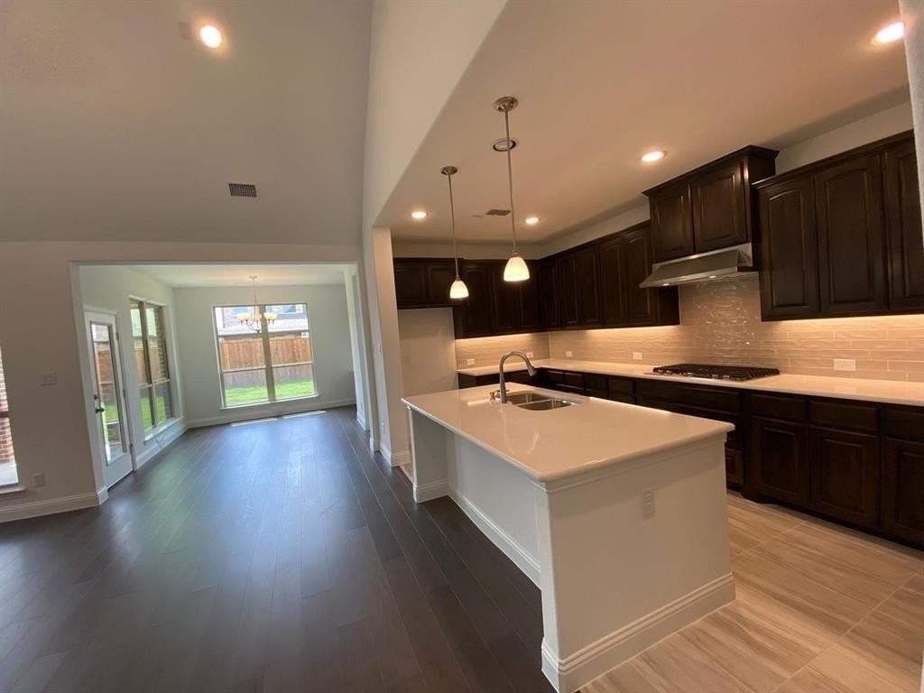 405 Ambrose St - Photo 6 of 27