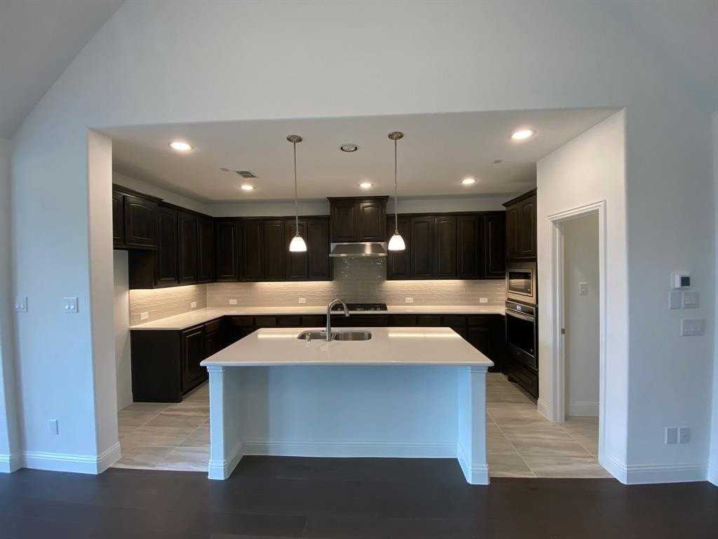 405 Ambrose St - Photo 7 of 27