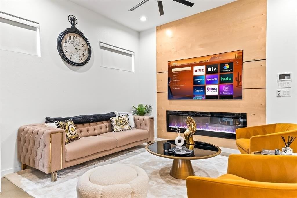 1211 Bonnie View Rd - Photo 4 of 33