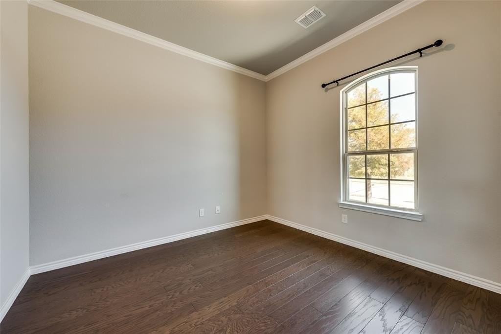 9408 Lakeway Dr - Photo 3 of 19