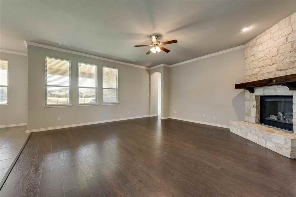 9408 Lakeway Dr - Photo 5 of 19