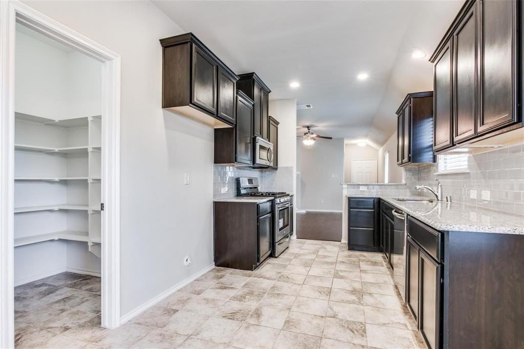 9825 Beaver Dam Ln - Photo 4 of 23