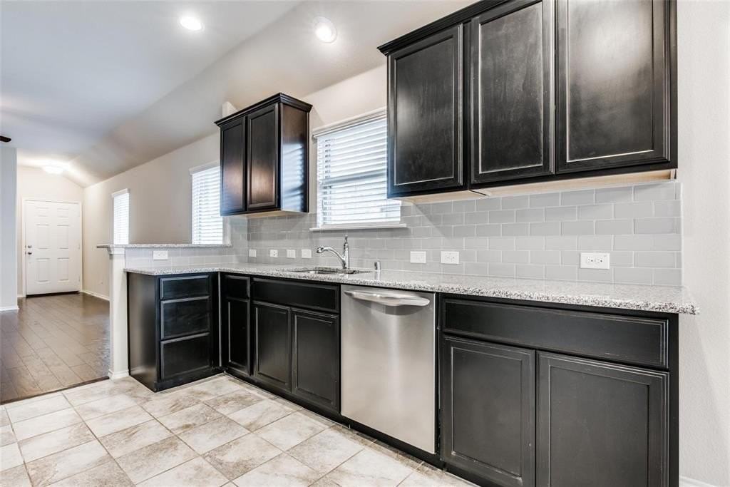 9825 Beaver Dam Ln - Photo 6 of 23