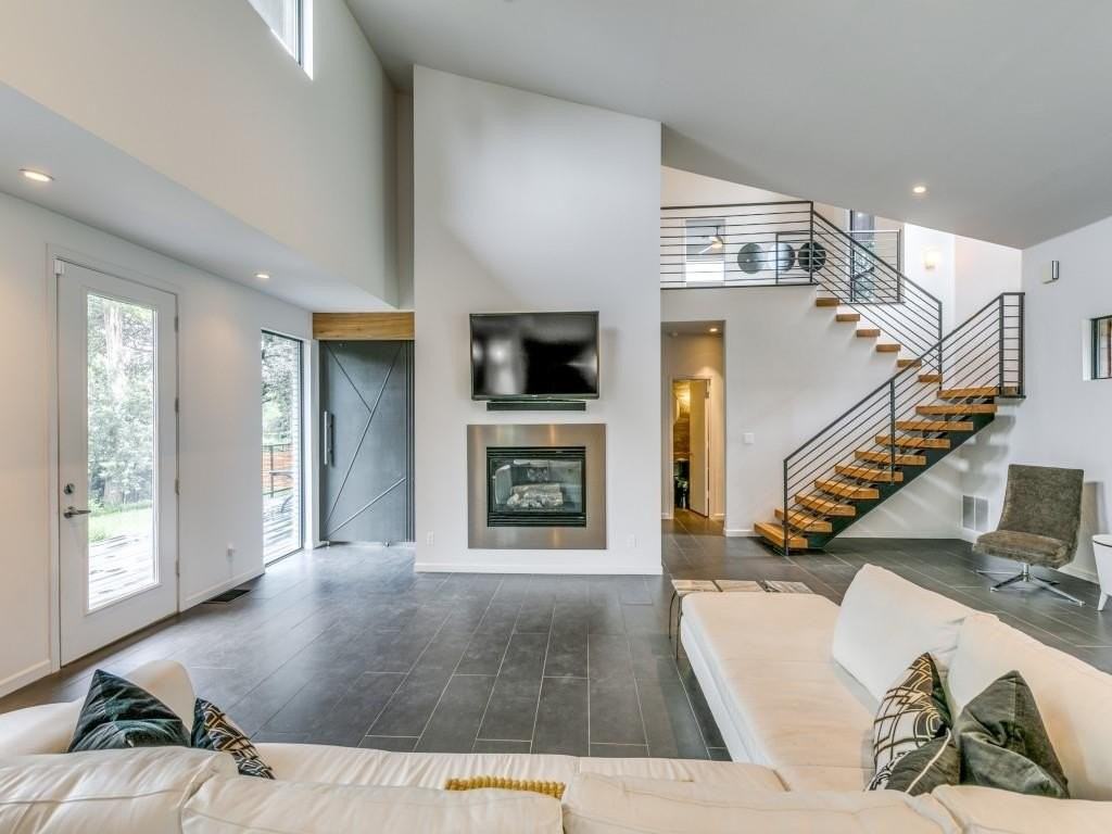 919 Knott Pl - Photo 3 of 25