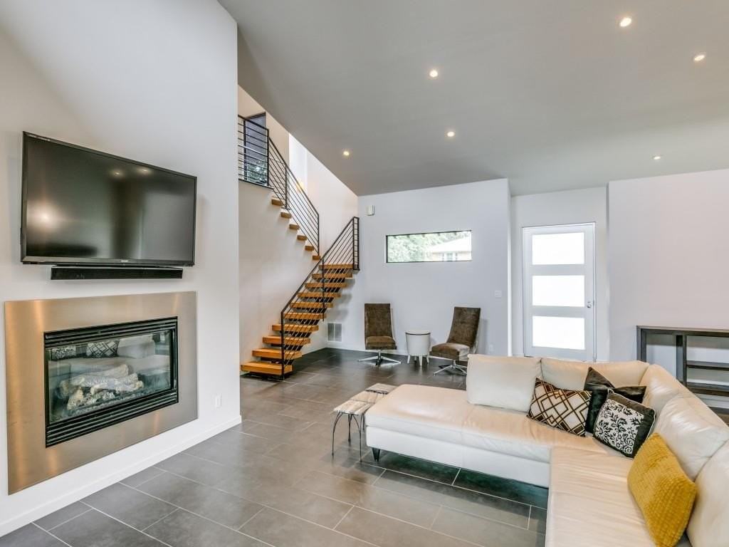 919 Knott Pl - Photo 5 of 25