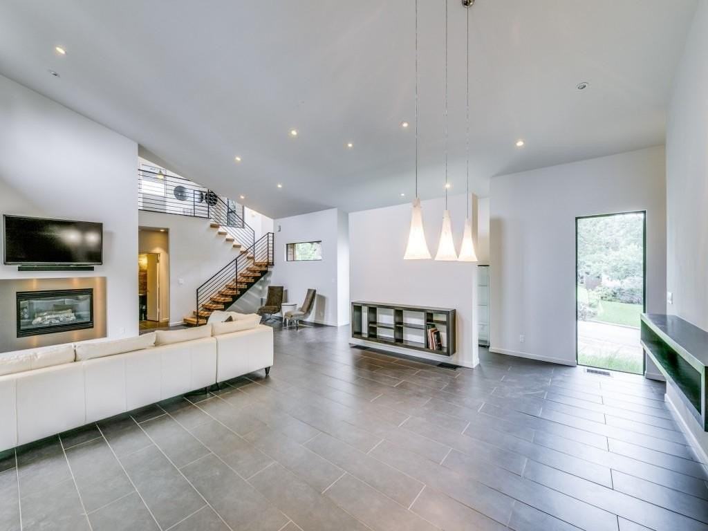 919 Knott Pl - Photo 7 of 25