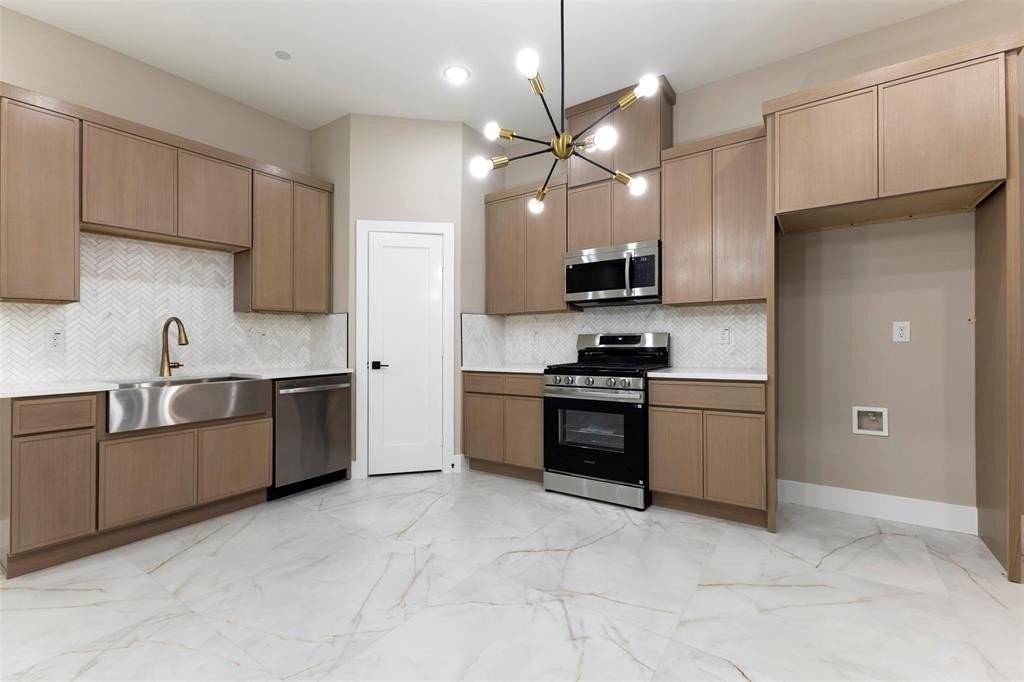 2370 Usmen Dr - Photo 2 of 20