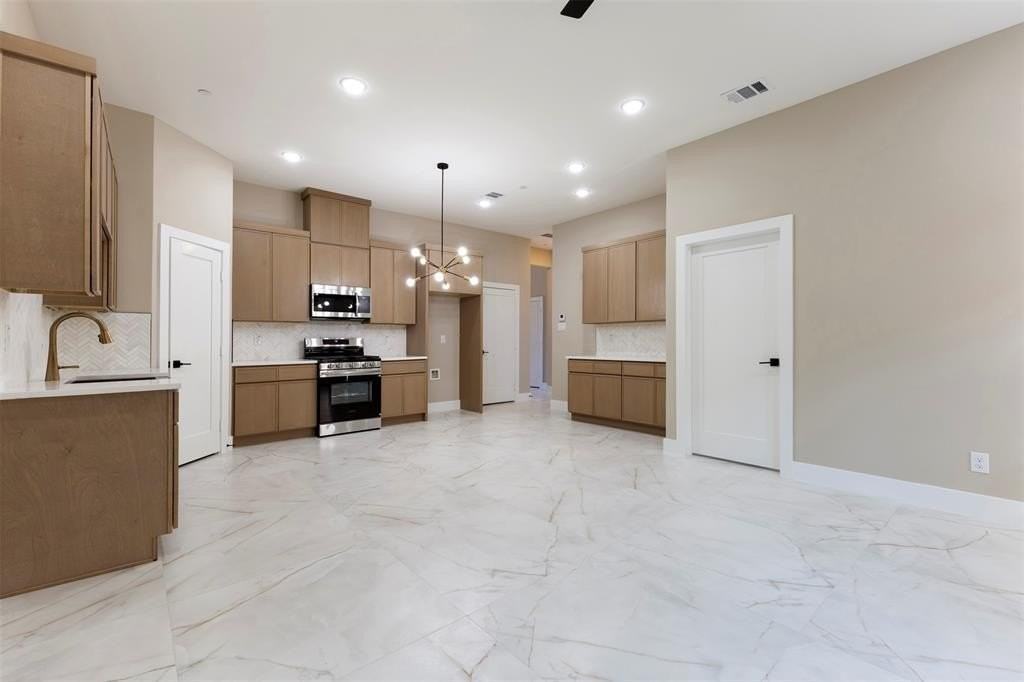 2370 Usmen Dr - Photo 3 of 20