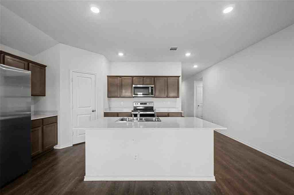 1208 Fieldstone Ct - Photo 7 of 27