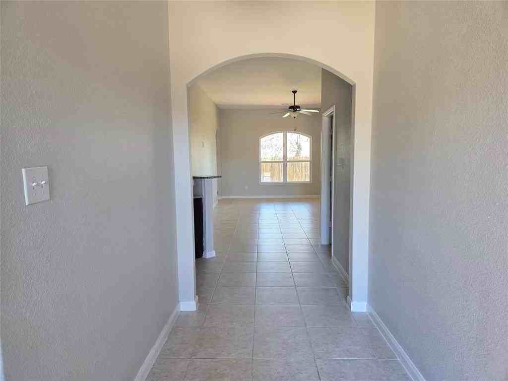 908 Oak Vly - Photo 2 of 17