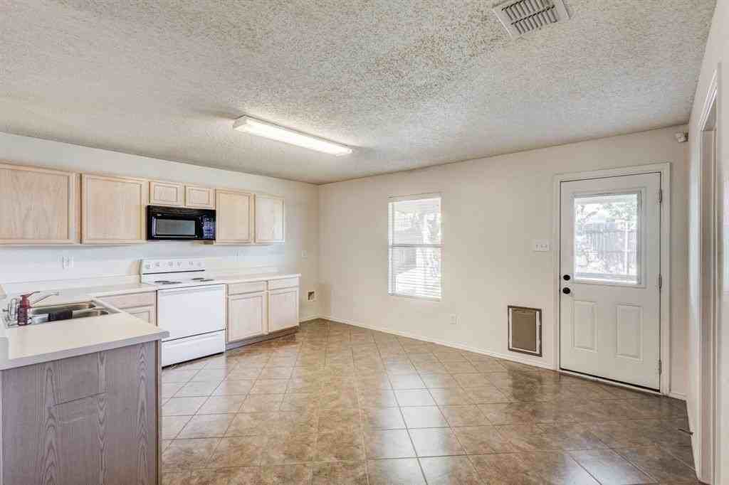 7808 Shoal Bnd - Photo 7 of 30