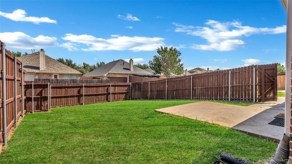 11546 La Grange Dr - Photo 4 of 40