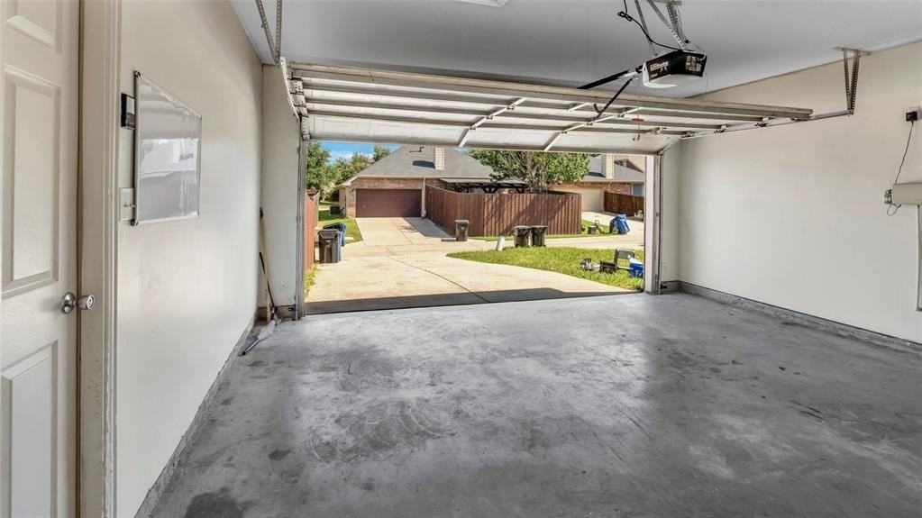 11546 La Grange Dr - Photo 7 of 40