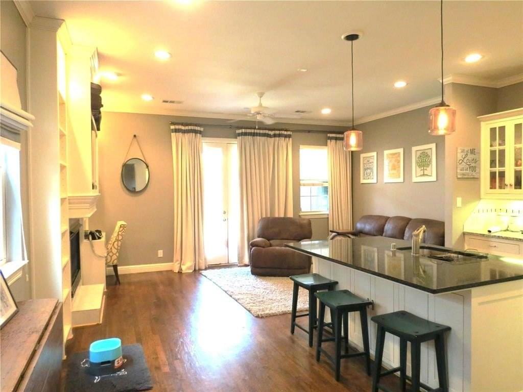 1921 Summit Ave - Photo 4 of 16