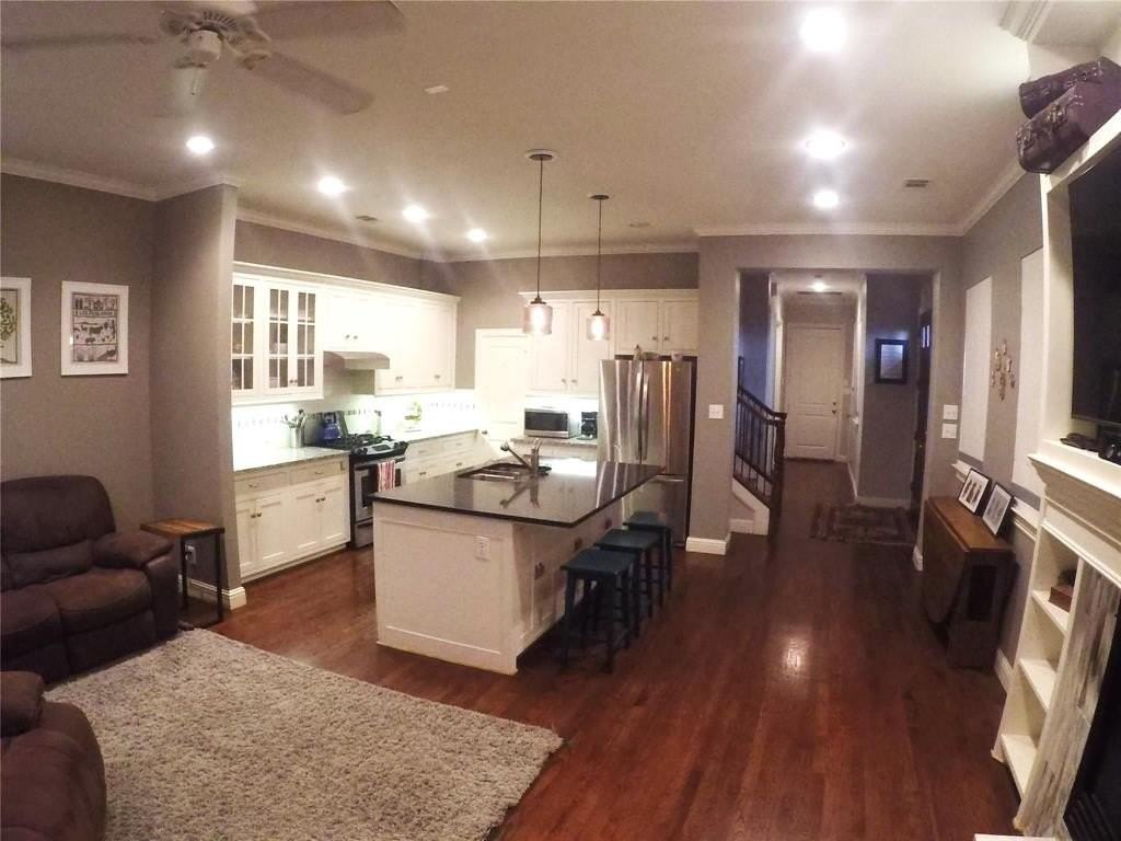 1921 Summit Ave - Photo 5 of 16