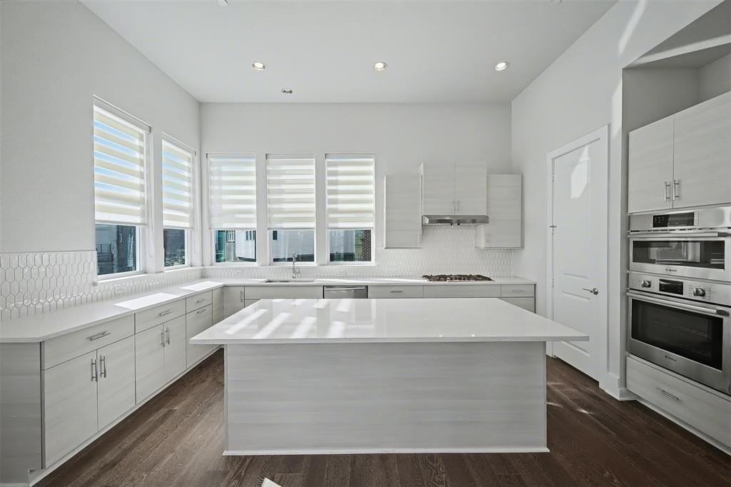 381 E Greenbriar Ln #1501 - Photo 5 of 39