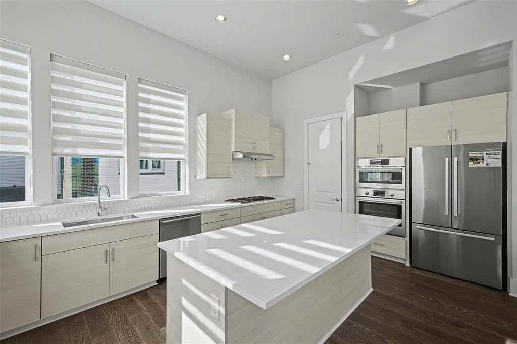 381 E Greenbriar Ln #1501 - Photo 6 of 39