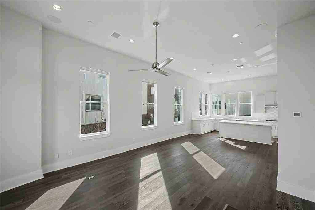 381 E Greenbriar Ln #1501 - Photo 7 of 39