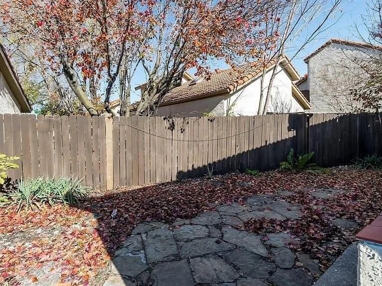 631 Fiesta Cir - Photo 3 of 19