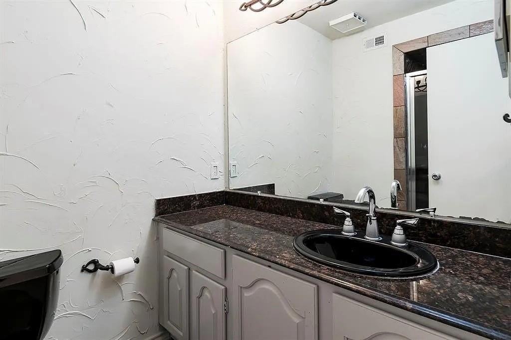 631 Fiesta Cir - Photo 6 of 19