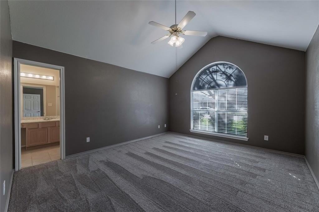 7506 Normandy Rd - Photo 4 of 22