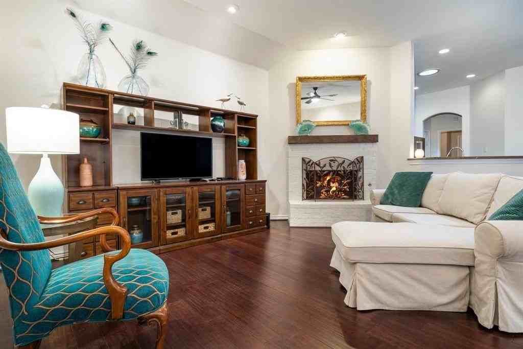 7913 Southmark Dr - Photo 5 of 35