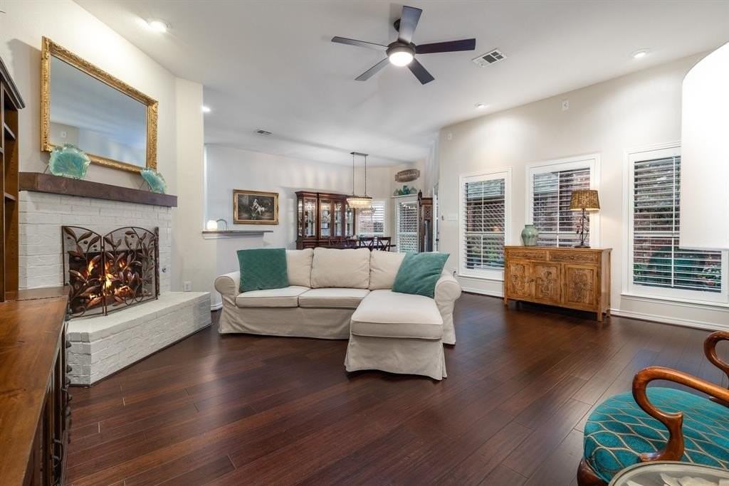 7913 Southmark Dr - Photo 6 of 35