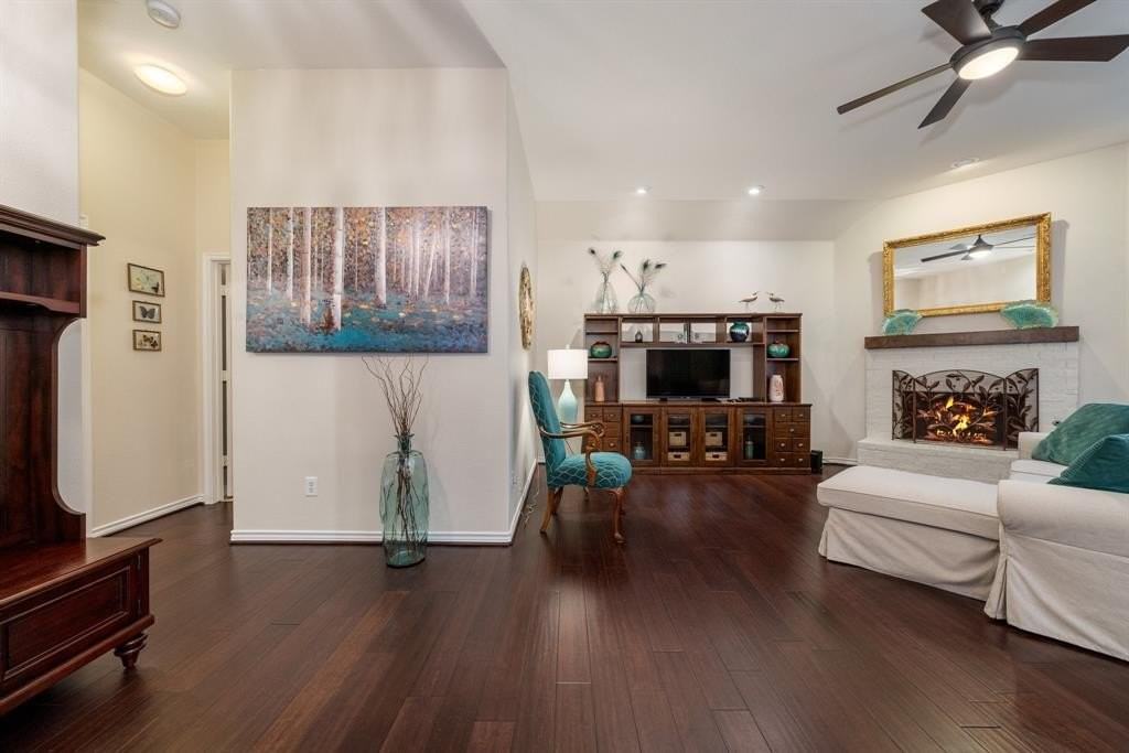 7913 Southmark Dr - Photo 7 of 35