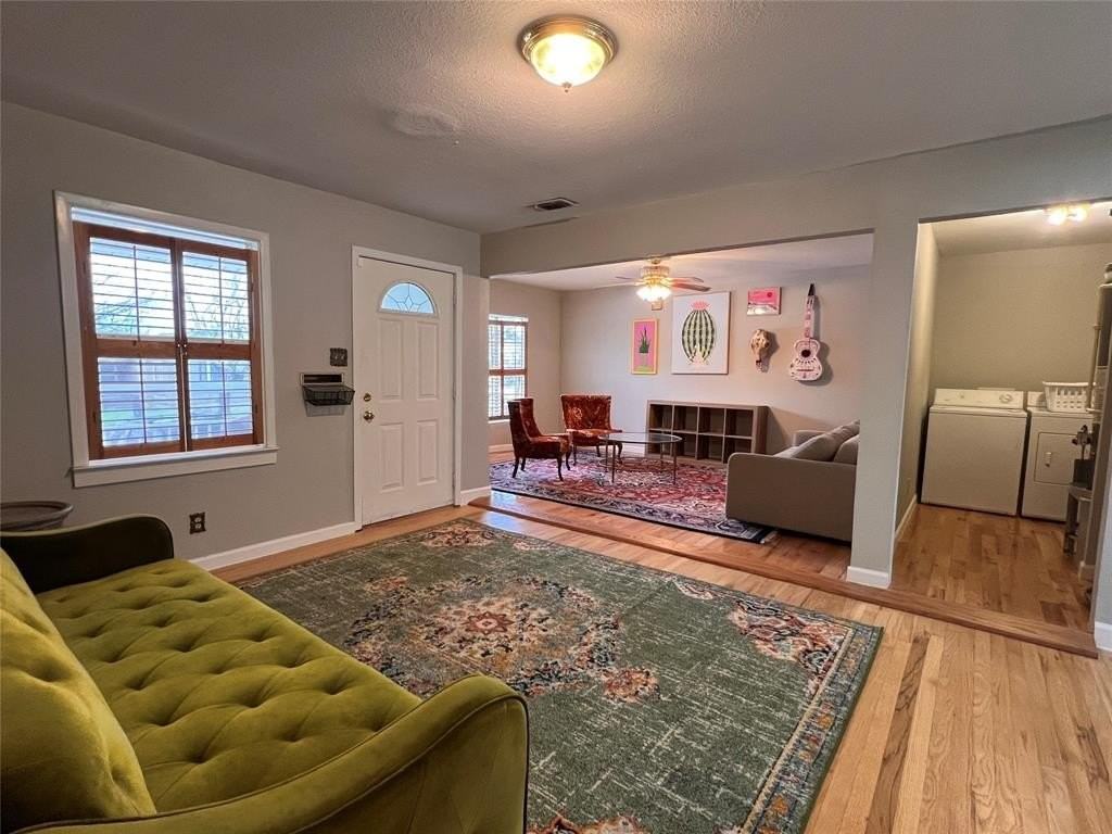 3025 Olive Pl - Photo 3 of 18