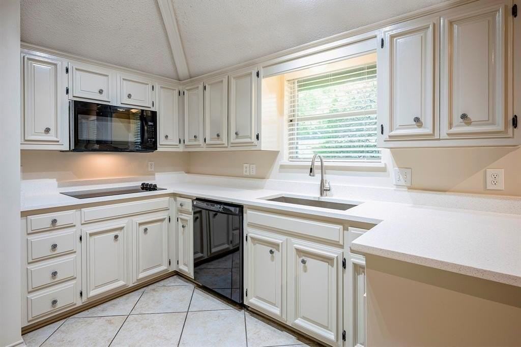 4449 Boston Dr - Photo 2 of 10