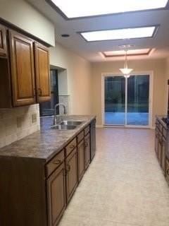 445 Cozby Ave - Photo 4 of 29