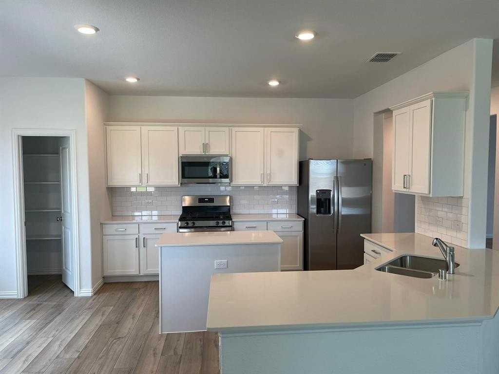 2644 Starwater Dr - Photo 6 of 28