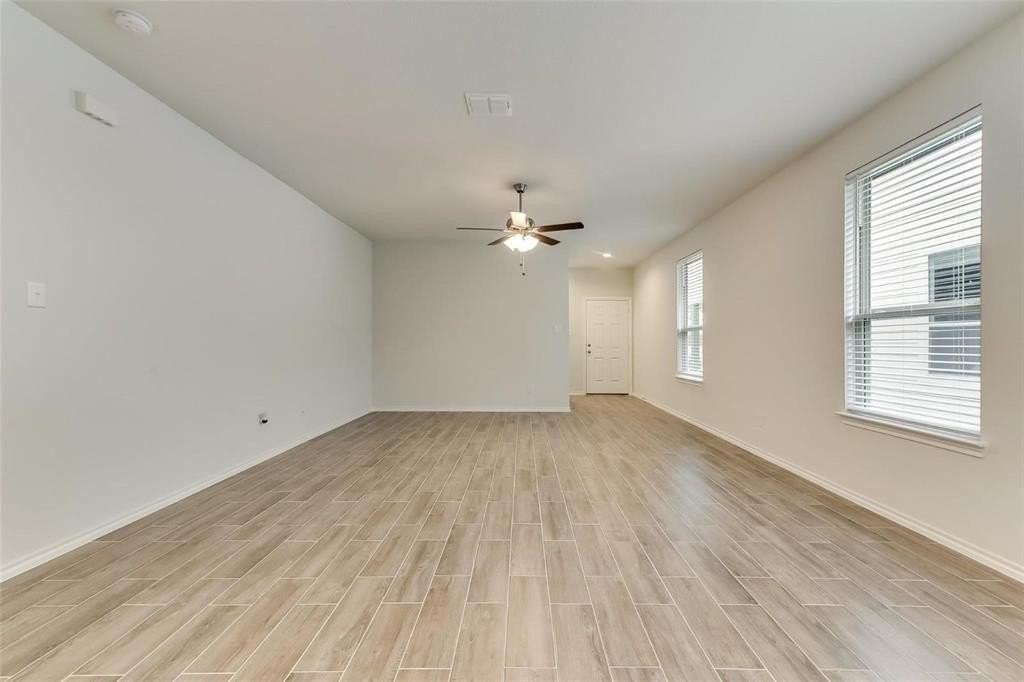 1033 King St - Photo 4 of 18