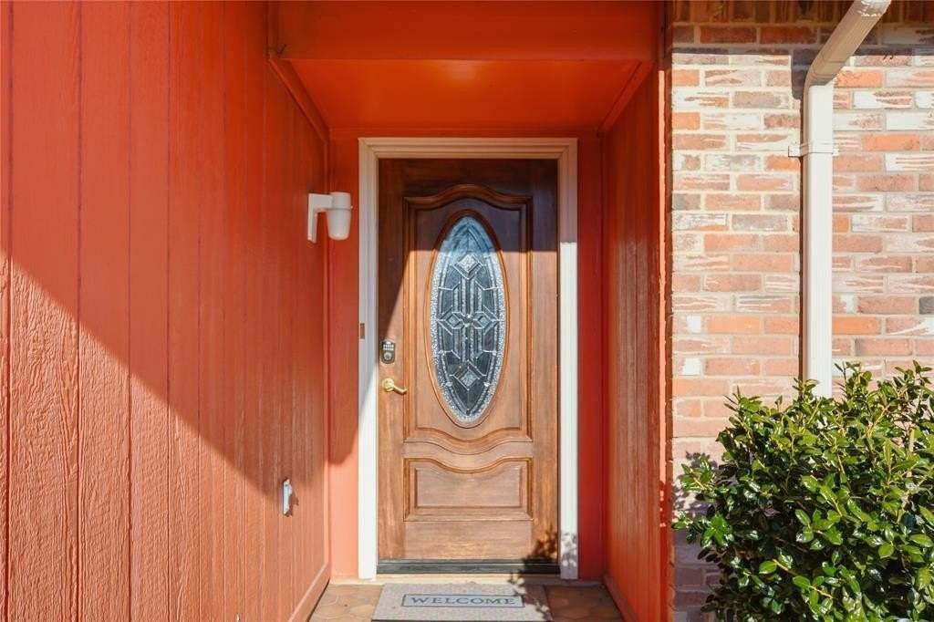 1549 Bosque Dr - Photo 4 of 19