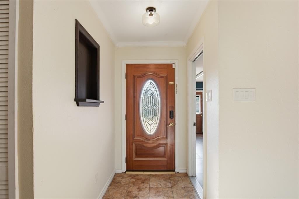 1549 Bosque Dr - Photo 5 of 19