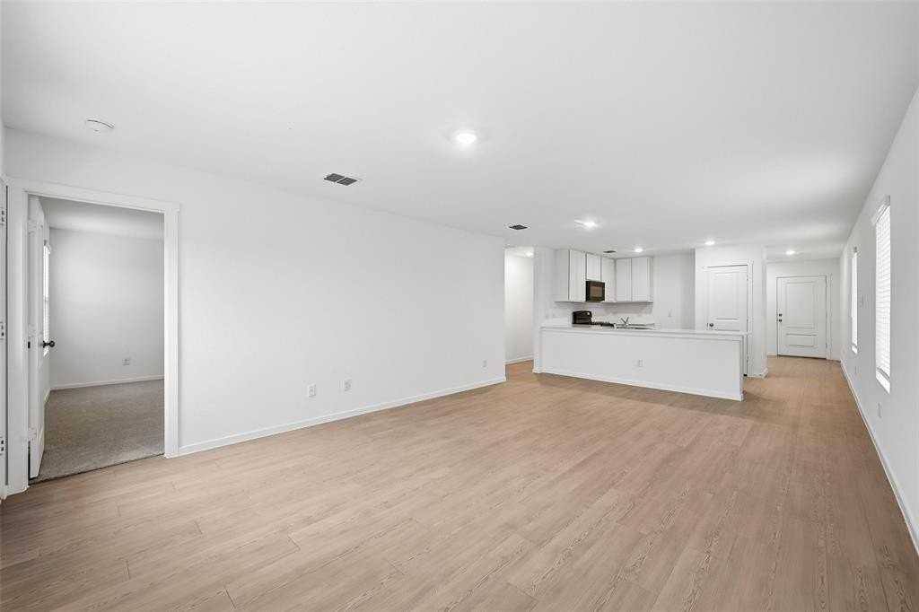 3918 Selawik St - Photo 2 of 19