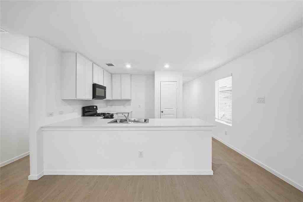 3918 Selawik St - Photo 3 of 19