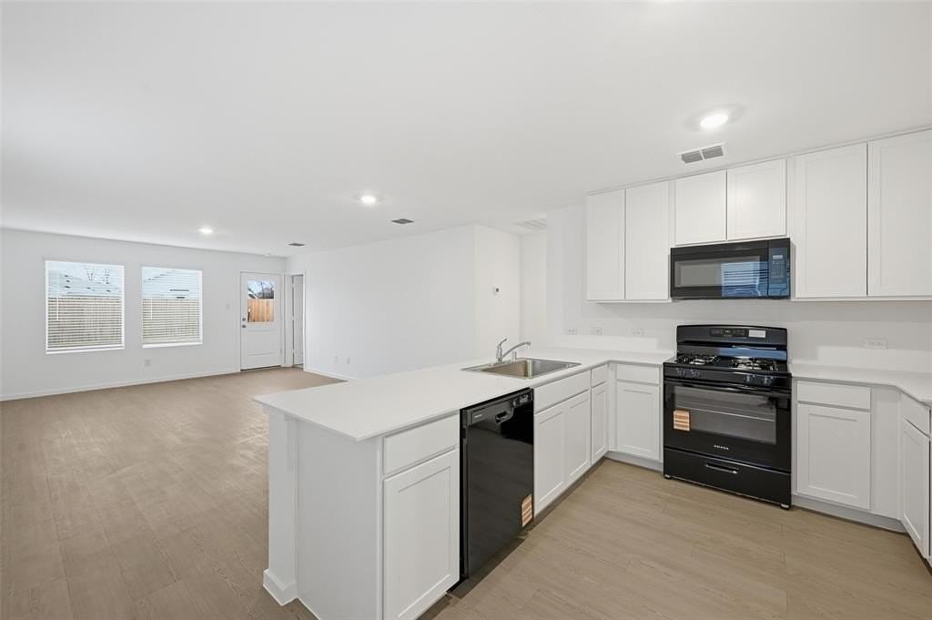 3918 Selawik St - Photo 4 of 19