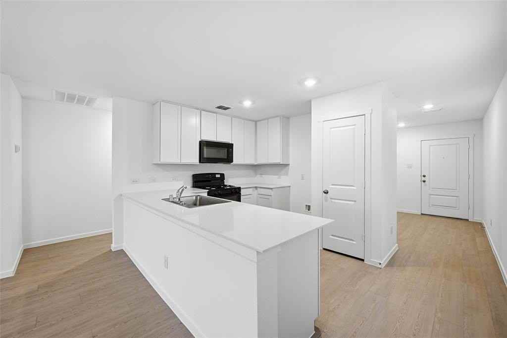 3918 Selawik St - Photo 5 of 19