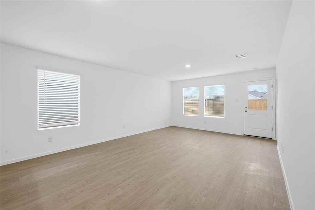 3918 Selawik St - Photo 6 of 19