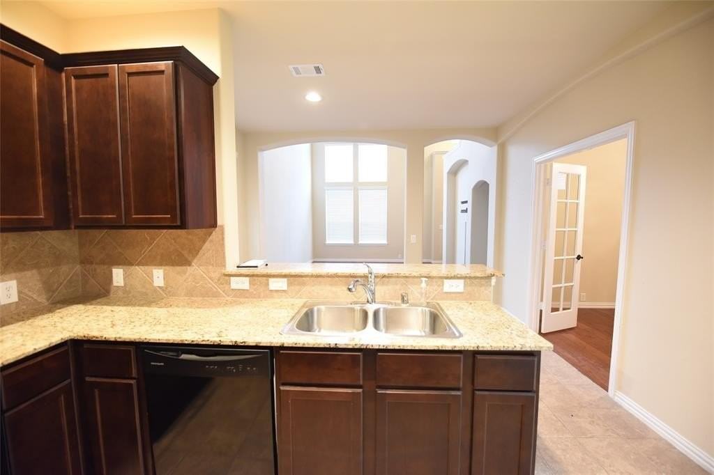 855 Llano Dr - Photo 5 of 20