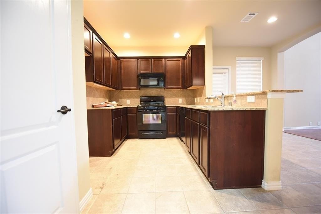 855 Llano Dr - Photo 6 of 20