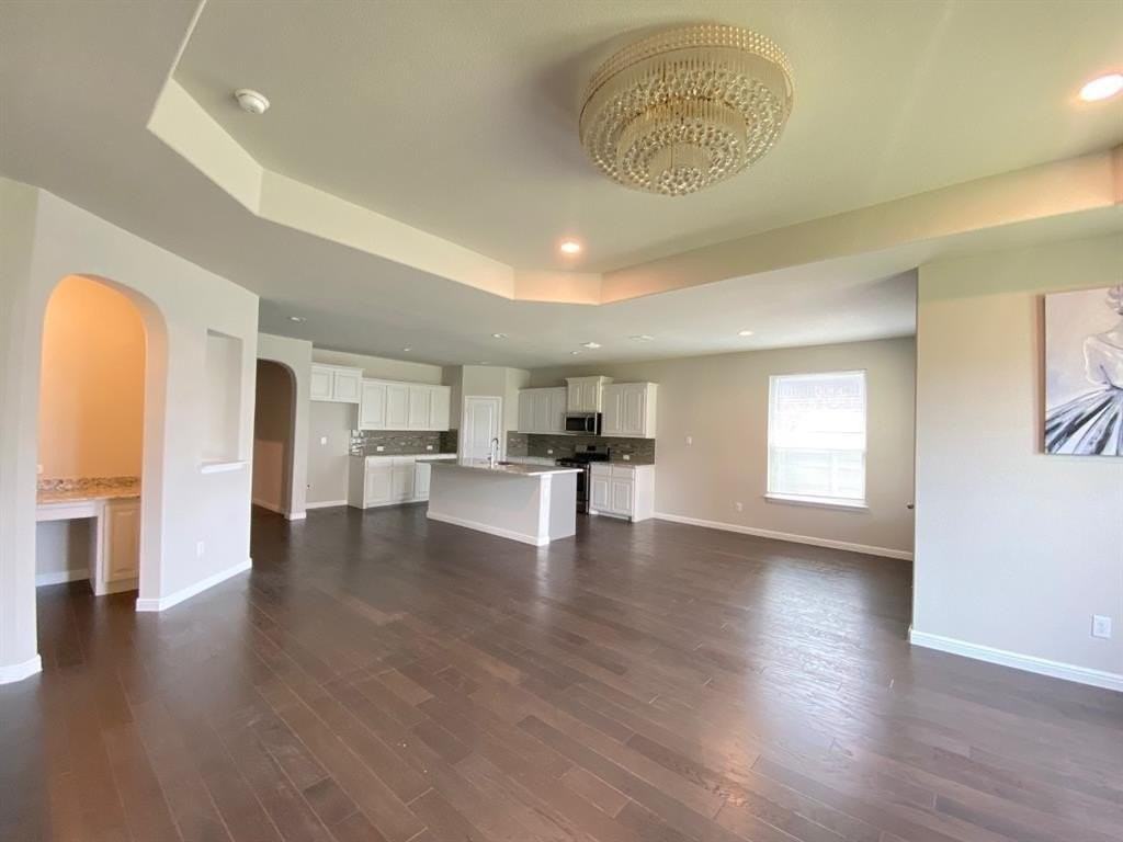 1812 Cardinal Way - Photo 3 of 20