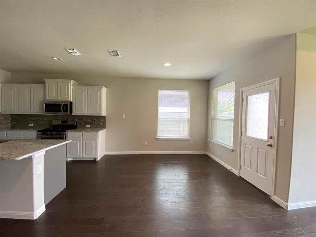 1812 Cardinal Way - Photo 7 of 20