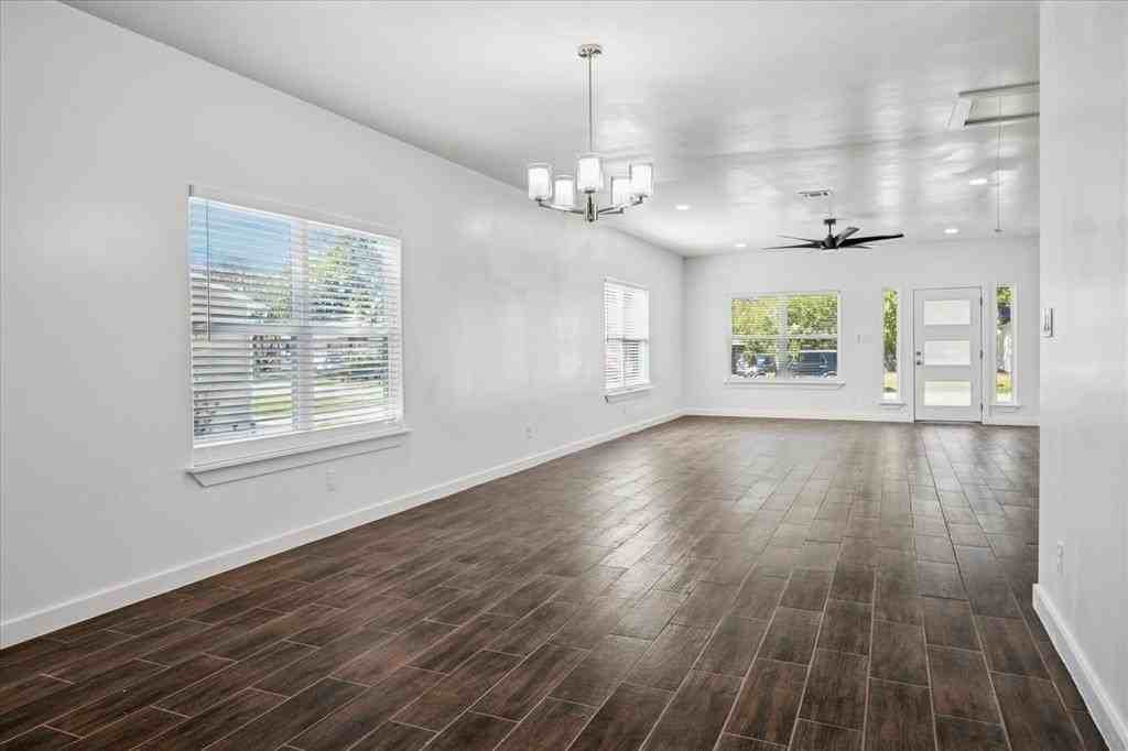 329 S 2nd St - Photo 4 of 31